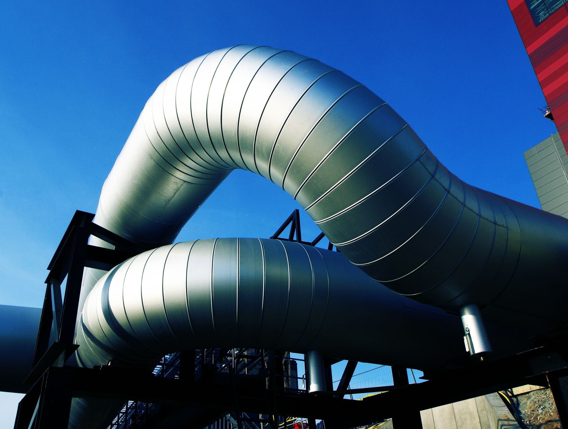 Endüstriyel tesislerde gürültü kontrolü sağlayan Ses Akustik İzolasyon panelleri ve sönümleyici sistemler.